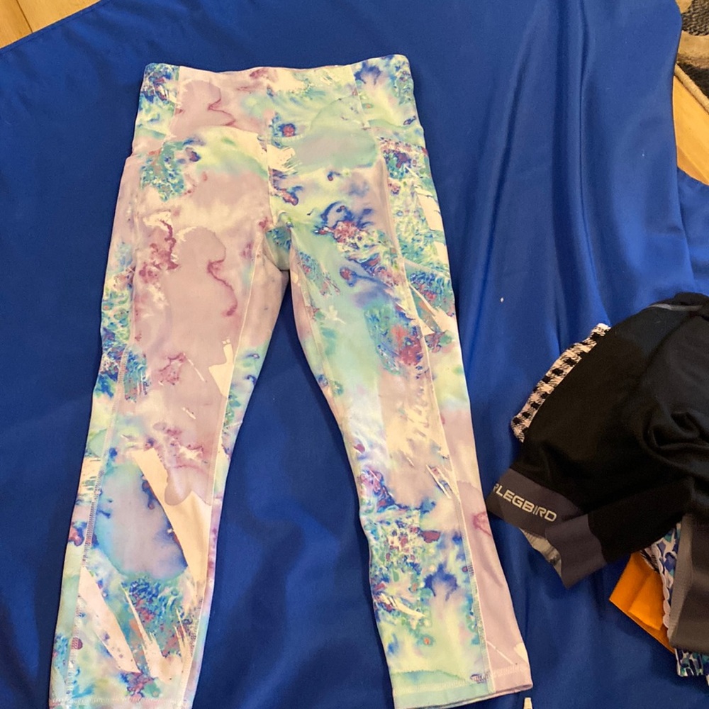 RBX medium multicolored capris with Side pockets.